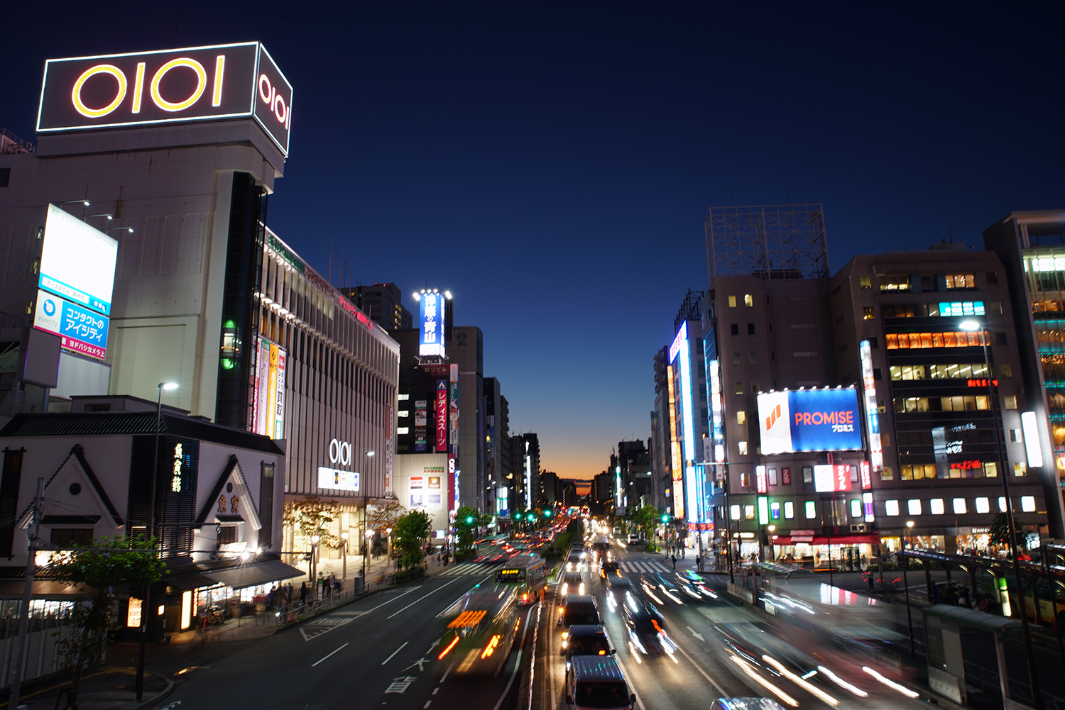 錦糸町駅前の夜景 写・楽